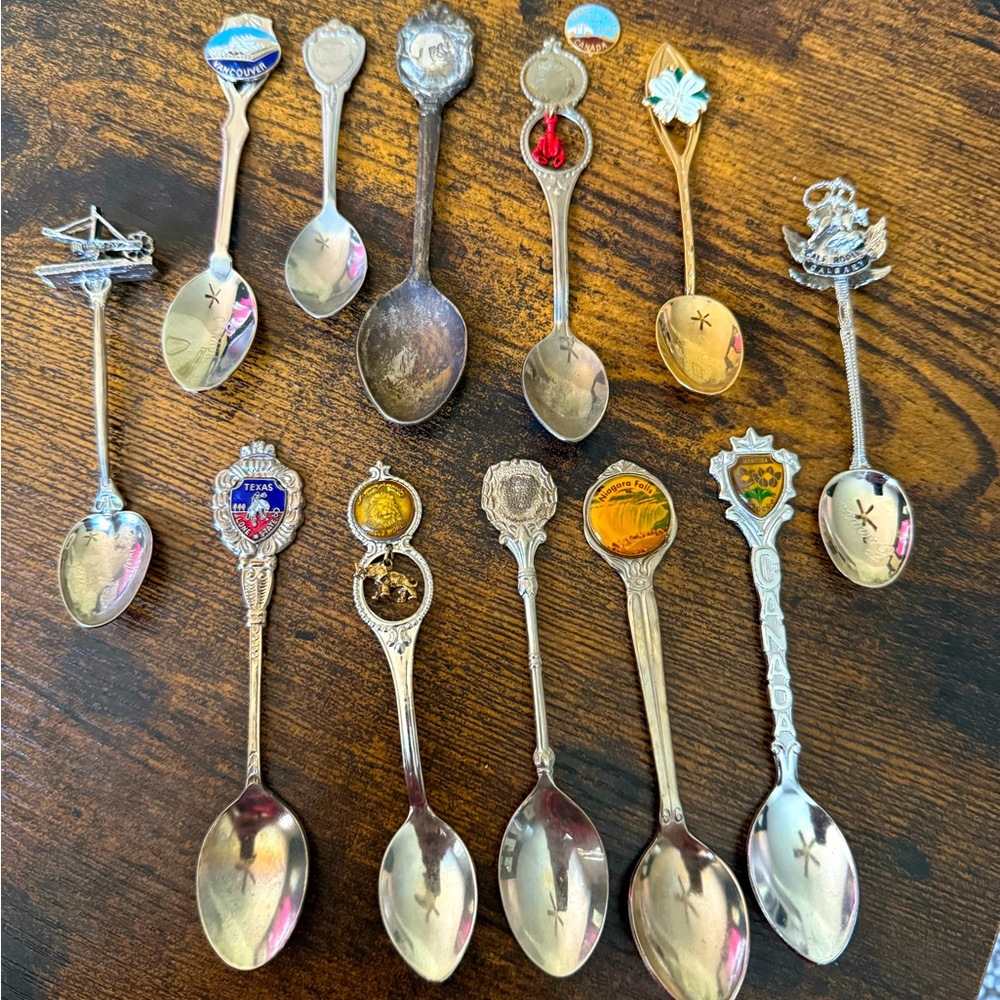 Silvertone Collector's Spoon Set. Set C